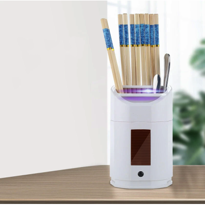 Aparat pentru dezinfectarea si sterilizarea tacamurilor cu lumina UV